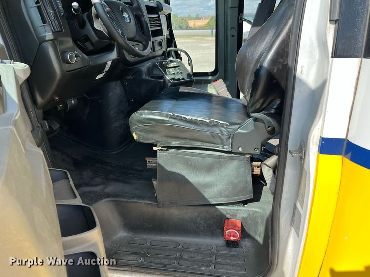 image for item LF9508 2017 Chevrolet Express  shuttle bus