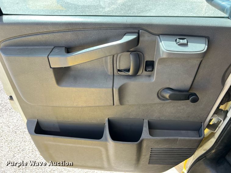 image for item LF9508 2017 Chevrolet Express  shuttle bus