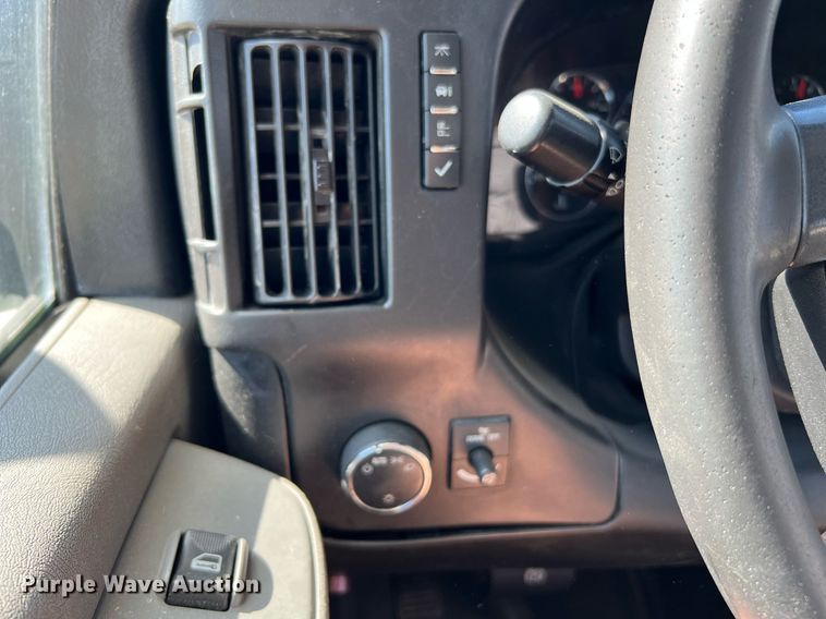 image for item LF9508 2017 Chevrolet Express  shuttle bus