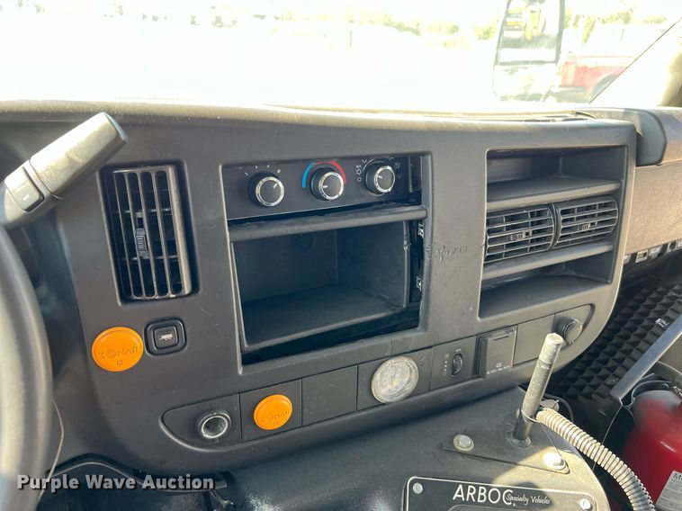 image for item LF9508 2017 Chevrolet Express  shuttle bus