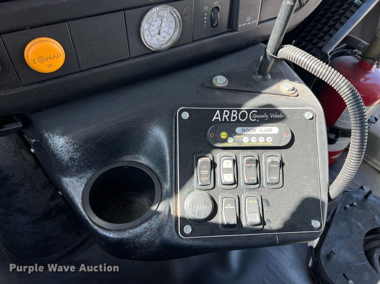 image for item LF9508 2017 Chevrolet Express  shuttle bus