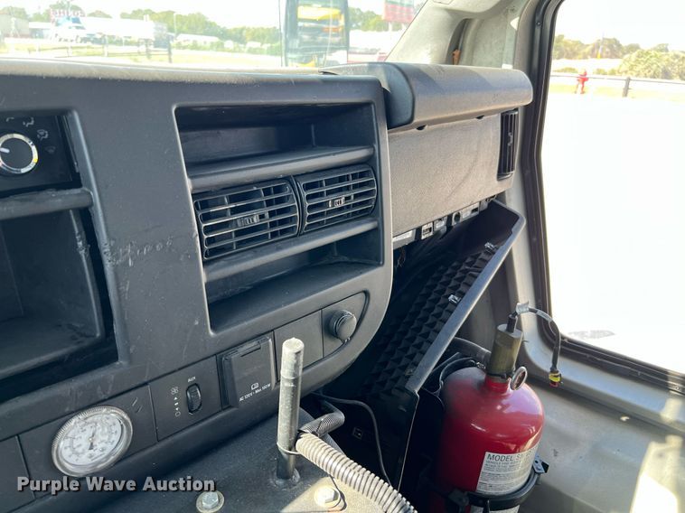 image for item LF9508 2017 Chevrolet Express  shuttle bus