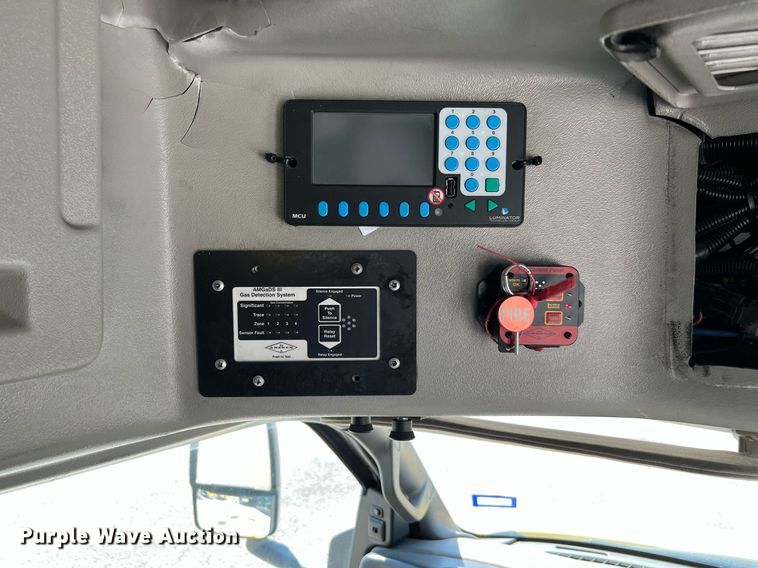 image for item LF9508 2017 Chevrolet Express  shuttle bus