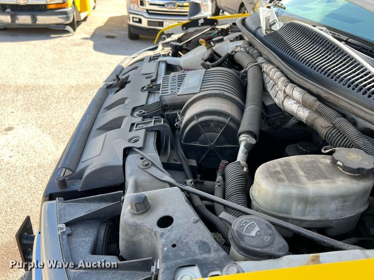 image for item LF9508 2017 Chevrolet Express  shuttle bus