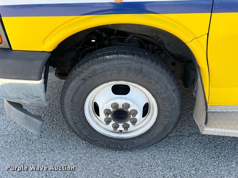 image for item LF9508 2017 Chevrolet Express  shuttle bus