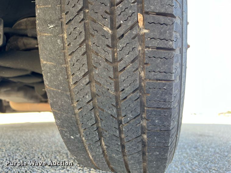 image for item LF9508 2017 Chevrolet Express  shuttle bus