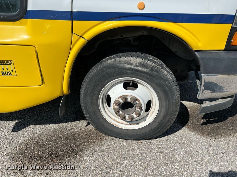 image for item LF9508 2017 Chevrolet Express  shuttle bus