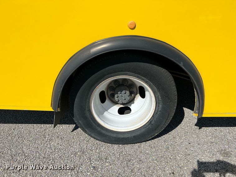 image for item LF9508 2017 Chevrolet Express  shuttle bus