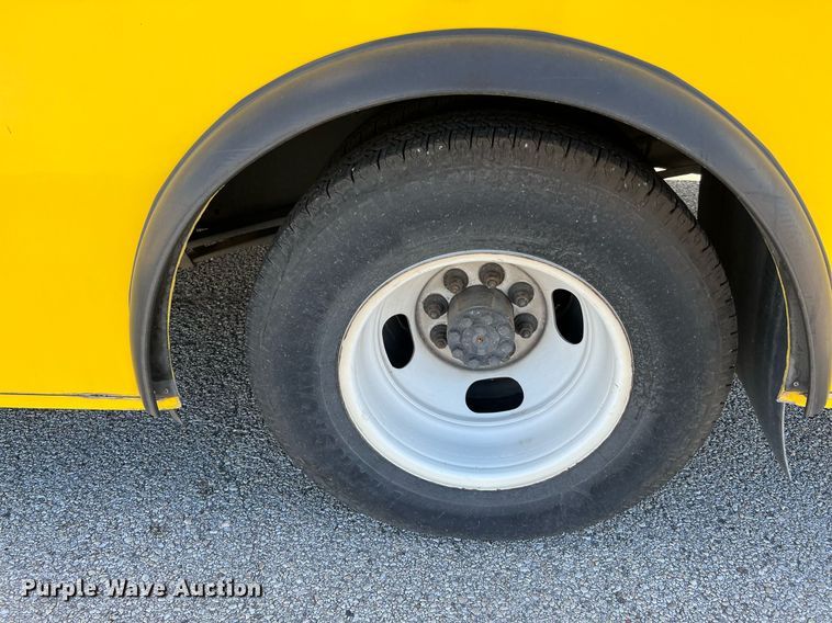 image for item LF9508 2017 Chevrolet Express  shuttle bus