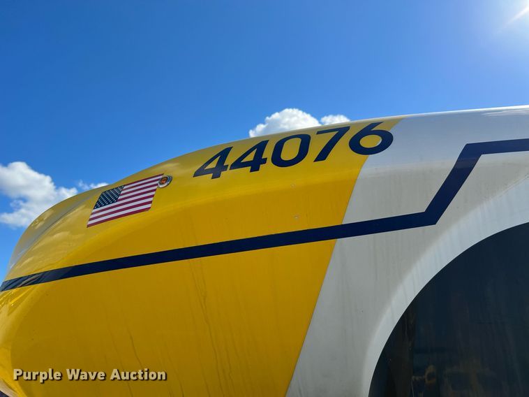 image for item LF9508 2017 Chevrolet Express  shuttle bus