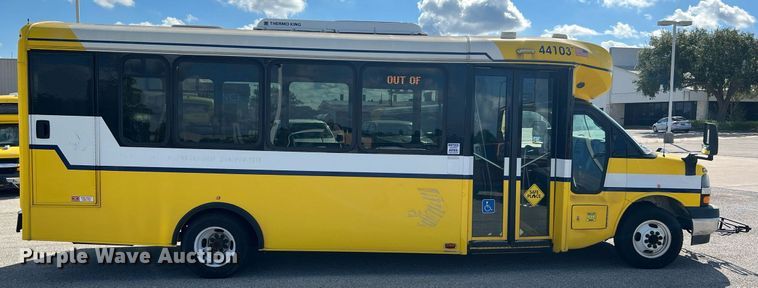 image for item LF9509 2018 Chevrolet Express  shuttle bus