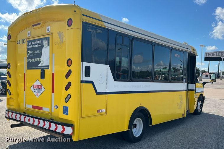 image for item LF9509 2018 Chevrolet Express  shuttle bus