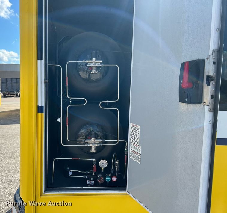 image for item LF9509 2018 Chevrolet Express  shuttle bus