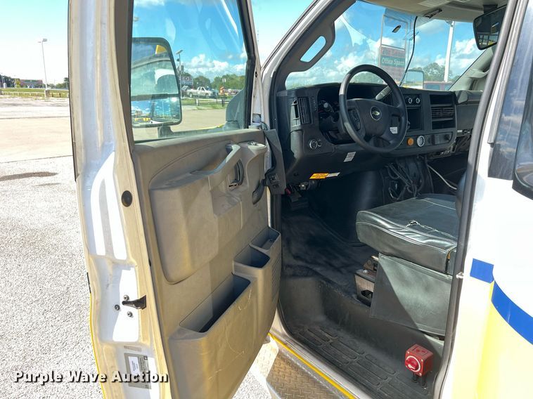 image for item LF9509 2018 Chevrolet Express  shuttle bus