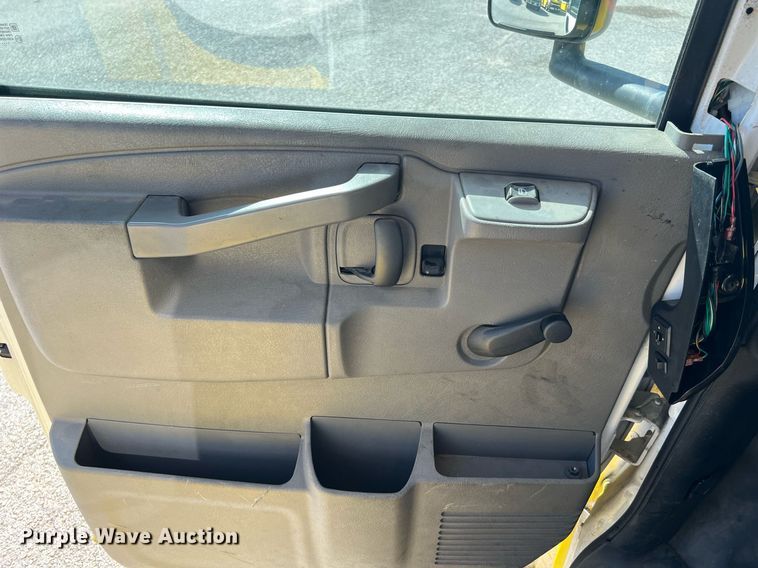 image for item LF9509 2018 Chevrolet Express  shuttle bus