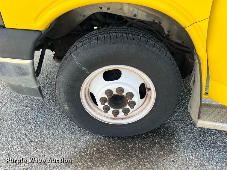 image for item LF9509 2018 Chevrolet Express  shuttle bus