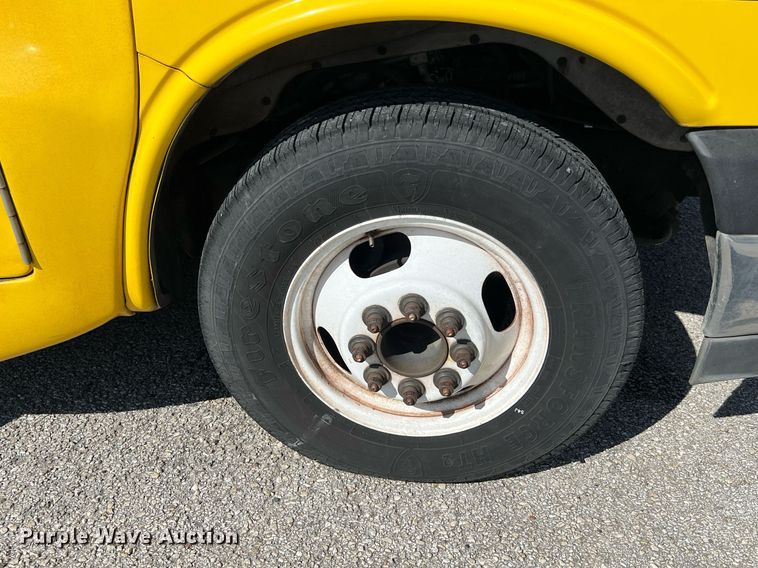 image for item LF9509 2018 Chevrolet Express  shuttle bus