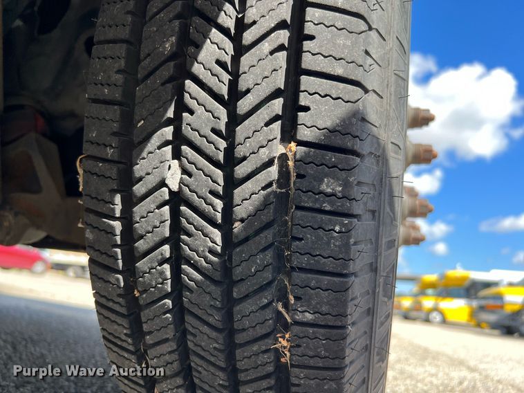 image for item LF9509 2018 Chevrolet Express  shuttle bus