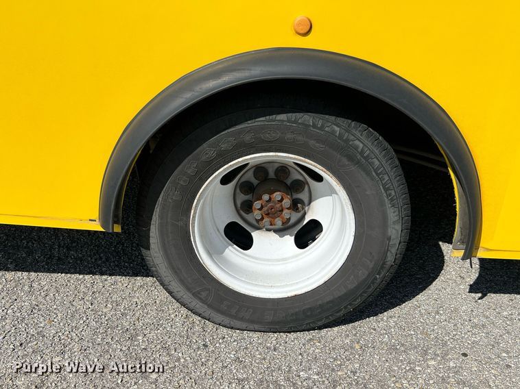 image for item LF9509 2018 Chevrolet Express  shuttle bus