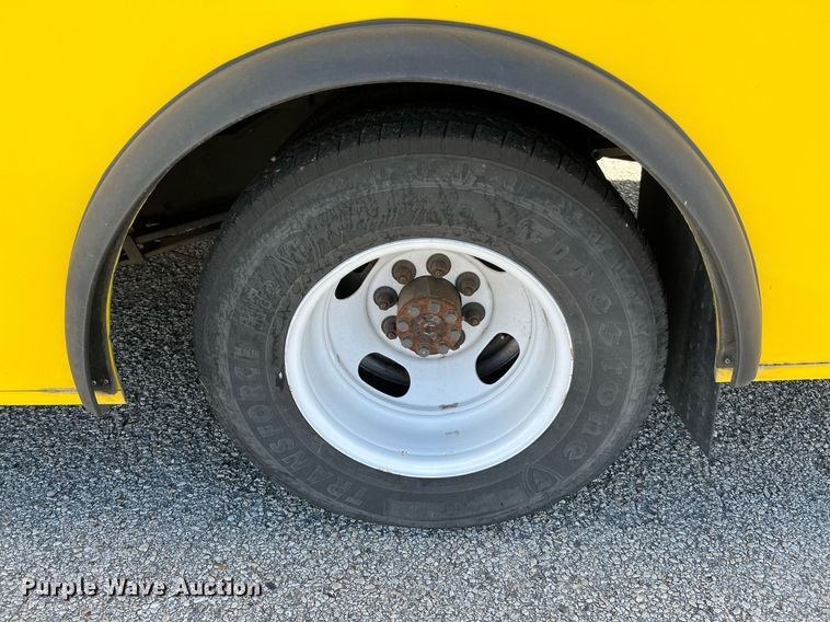 image for item LF9509 2018 Chevrolet Express  shuttle bus