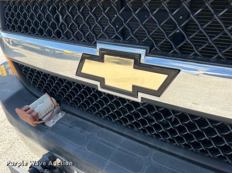 image for item LF9509 2018 Chevrolet Express  shuttle bus