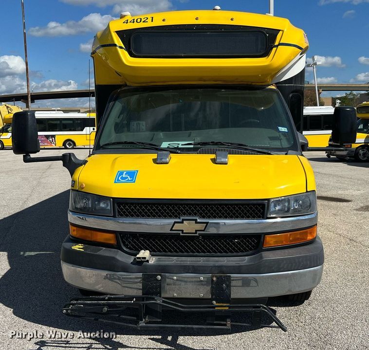 image for item LF9510 2016 Chevrolet Express  shuttle bus