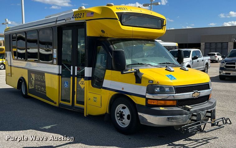 image for item LF9510 2016 Chevrolet Express  shuttle bus