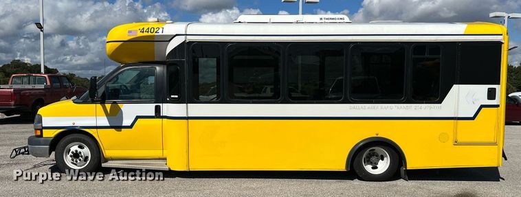 image for item LF9510 2016 Chevrolet Express  shuttle bus