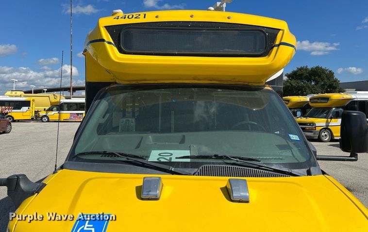 image for item LF9510 2016 Chevrolet Express  shuttle bus