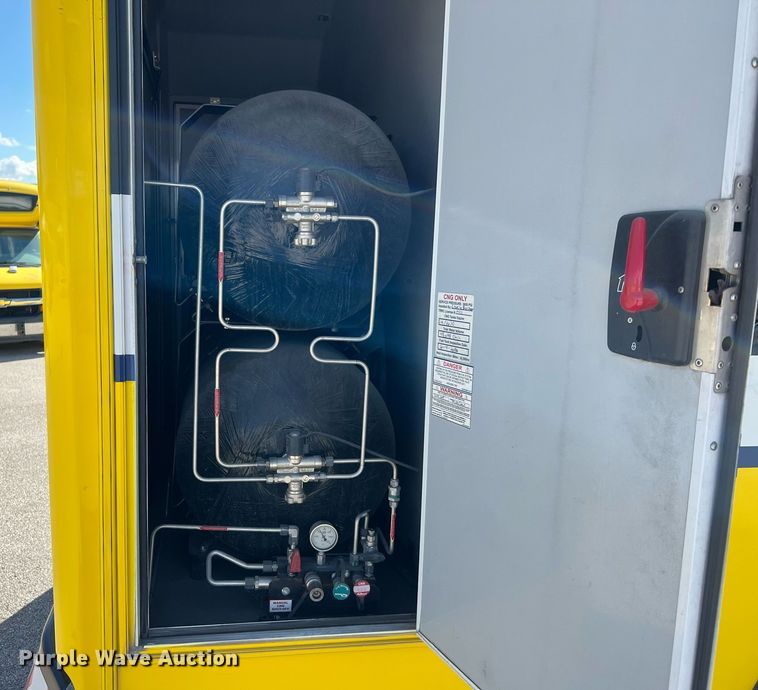 image for item LF9510 2016 Chevrolet Express  shuttle bus