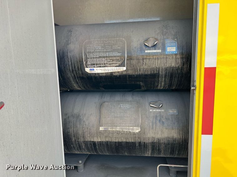 image for item LF9510 2016 Chevrolet Express  shuttle bus