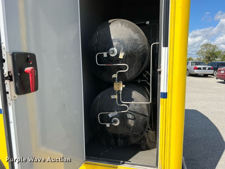 image for item LF9510 2016 Chevrolet Express  shuttle bus