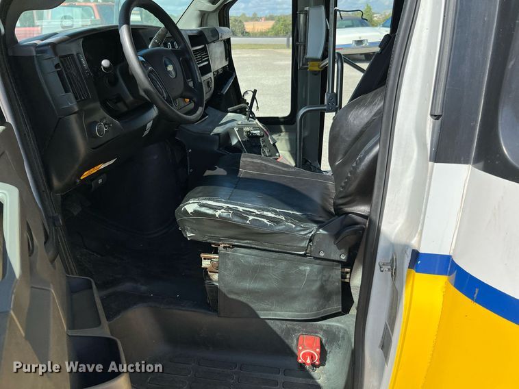 image for item LF9510 2016 Chevrolet Express  shuttle bus