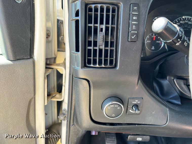 image for item LF9510 2016 Chevrolet Express  shuttle bus