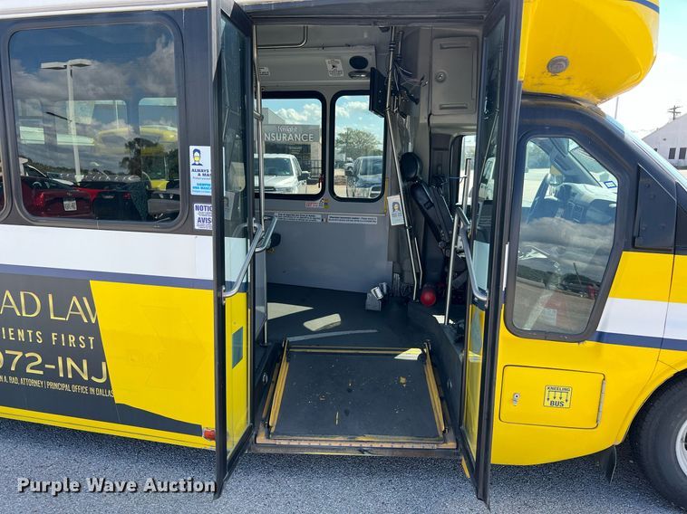 image for item LF9510 2016 Chevrolet Express  shuttle bus