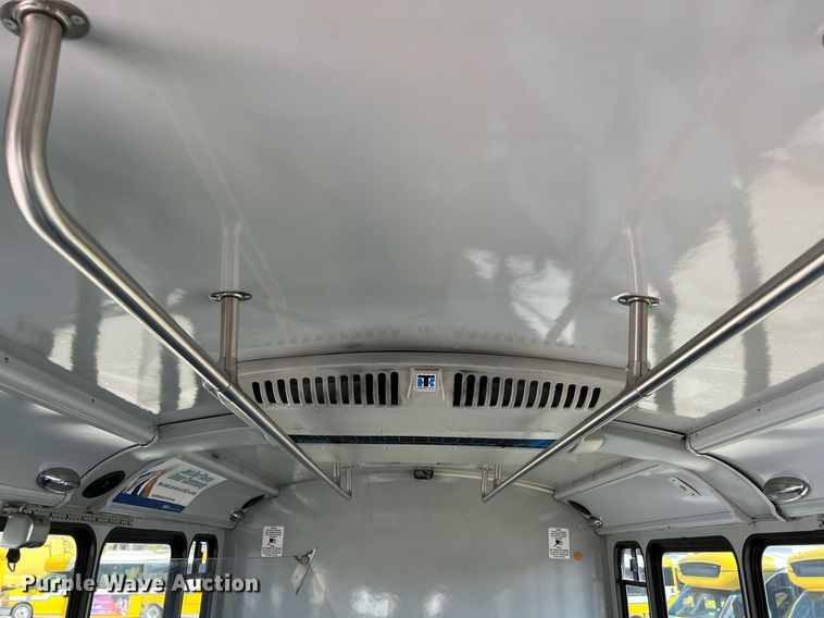 image for item LF9510 2016 Chevrolet Express  shuttle bus