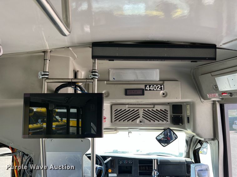 image for item LF9510 2016 Chevrolet Express  shuttle bus