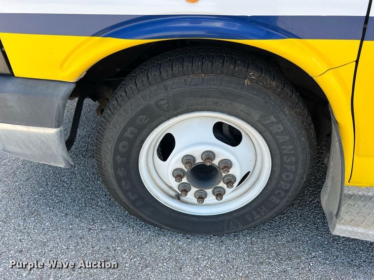 image for item LF9510 2016 Chevrolet Express  shuttle bus