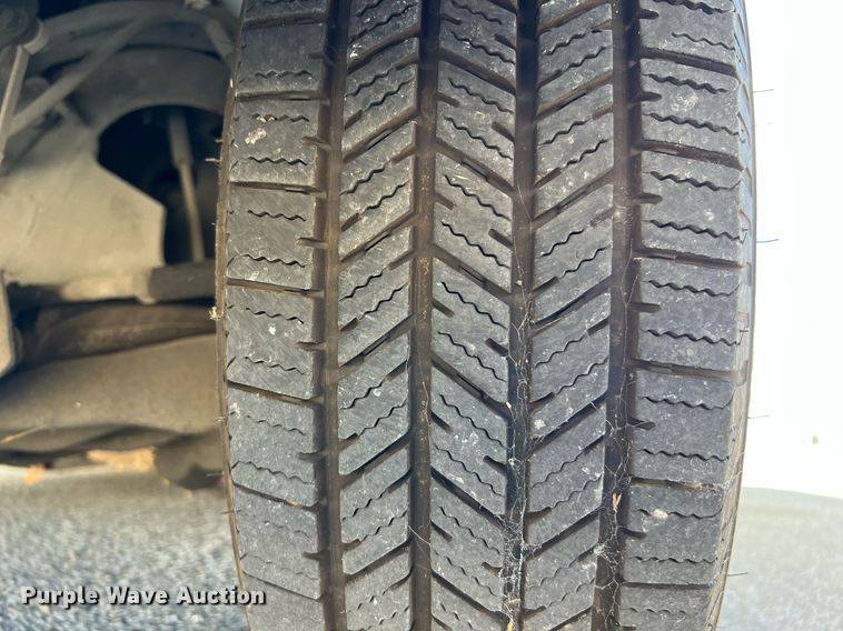 image for item LF9510 2016 Chevrolet Express  shuttle bus