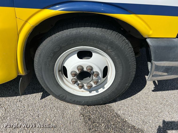 image for item LF9510 2016 Chevrolet Express  shuttle bus