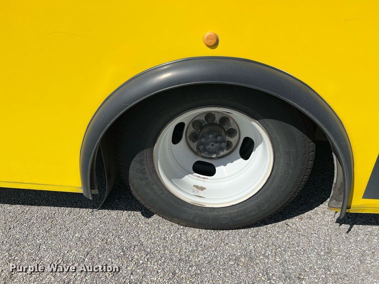 image for item LF9510 2016 Chevrolet Express  shuttle bus