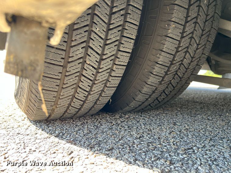 image for item LF9510 2016 Chevrolet Express  shuttle bus