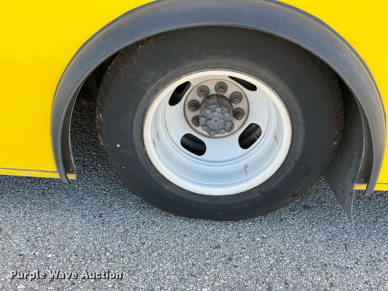 image for item LF9510 2016 Chevrolet Express  shuttle bus