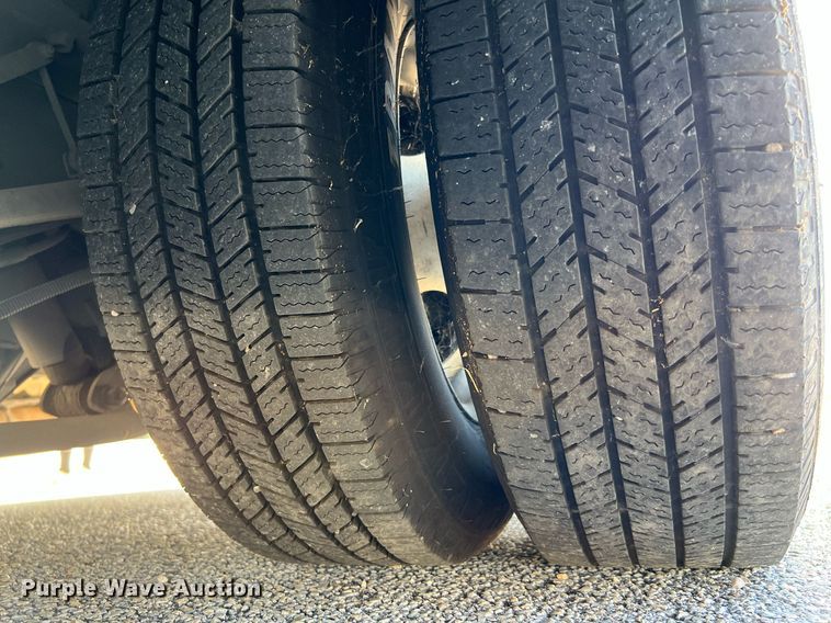 image for item LF9510 2016 Chevrolet Express  shuttle bus