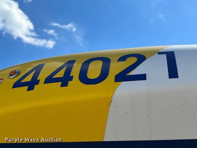 image for item LF9510 2016 Chevrolet Express  shuttle bus