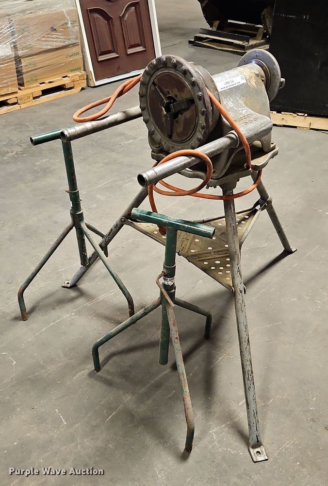 image for item LM9134 Ridgid 300  pipe vice with tripod stand