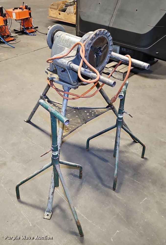 image for item LM9134 Ridgid 300  pipe vice with tripod stand