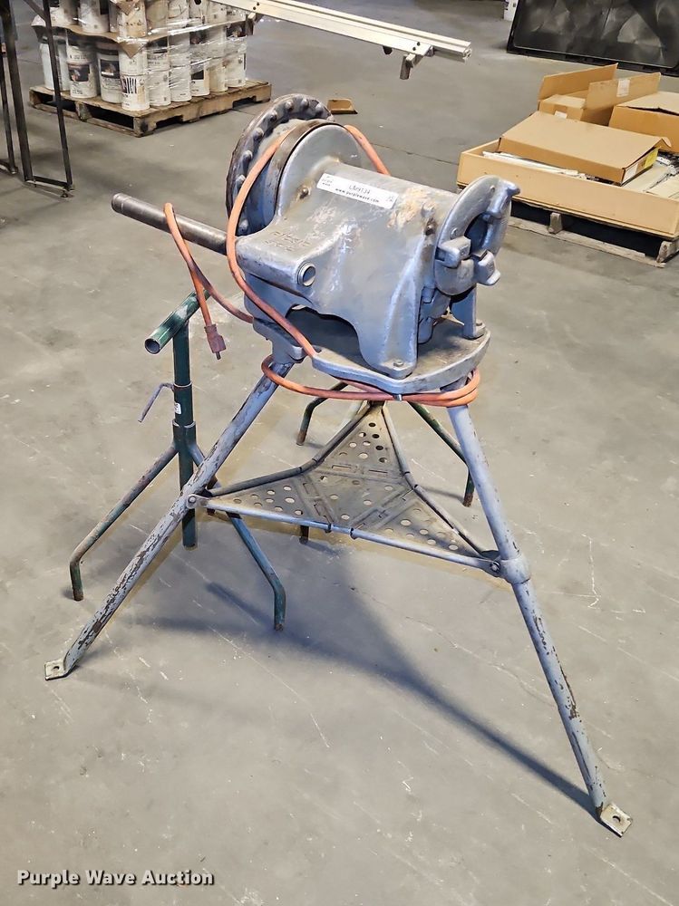 image for item LM9134 Ridgid 300  pipe vice with tripod stand