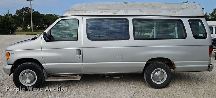 image for item LM9144 2002 Ford E350 Super Duty XL  handicap accessible van