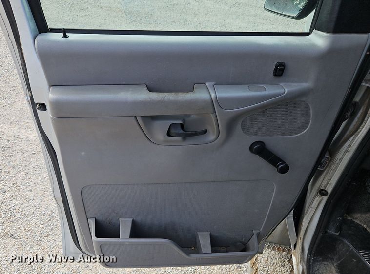 image for item LM9144 2002 Ford E350 Super Duty XL  handicap accessible van